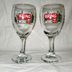 NEW Set of 2 "Dear Santa" Christmas Wine Glasses